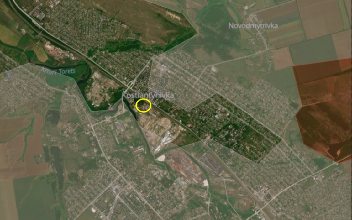 AMK_Mapping_'s tweet photo. The Ukrainian Air Force launched an airstrike on a building in northern Kostyantynivka.

But somehow, according to Deepstate, this area is under full Ukrainian control and not even in a grey-zone. 

In reality, this area has been under Russian control for over a month, but this goes to show how unreliable Deepstate has become.