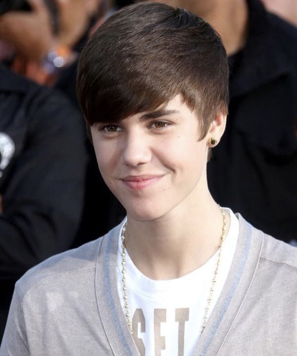 Belieber_bob's tweet photo. I can'r be the only one who loves this hairstyle in 2012 😭 https://t.co/dchc2Da8aO