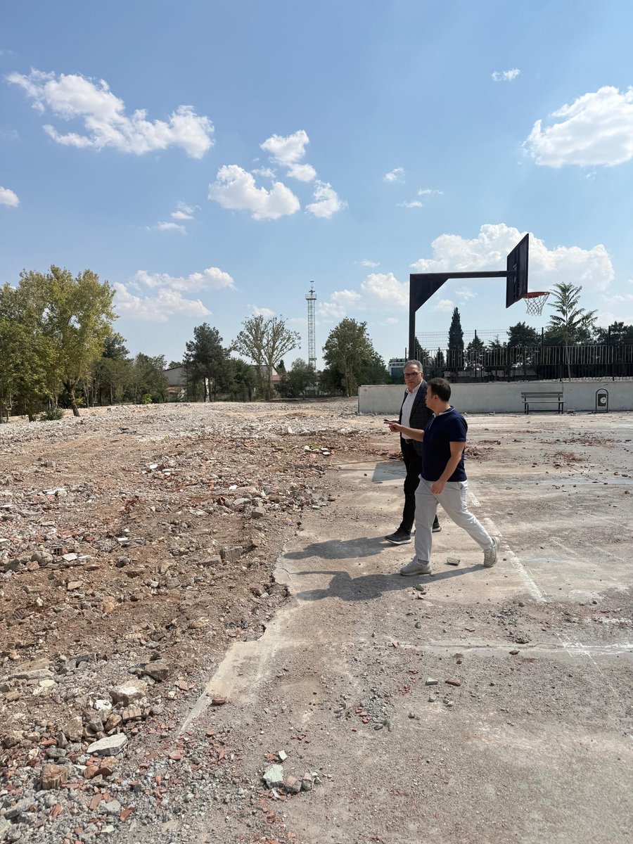 SehitkamilMEM's tweet photo. 📍 Kılıçarslan Ortaokulu

Yeni eğitim öğretim yılına hazırlıklarımız tüm hızıyla devam ediyor! 📚🏫

İlçe Millî Eğitim Müdürümüz Mehmet Ali Tiryakioğlu, yeni eğitim öğretim yılının hazırlıları kapsamımda Kılıçarslan Ortaokulumuzu ziyaret etti.

Ziyarette okulun genel durumu ve yeni eğitim öğretim yılına yönelik hazırlıklar değerlendirilirken, öğrencilerimizin daha güvenli, temiz ve nitelikli eğitim ortamlarında eğitim alabilmeleri için yürütülen çalışmalar hakkında bilgi alındı.

🏫 Şehitkamil’de yeni eğitim öğretim yılına güçlü ve hazır bir şekilde girmek için okullarımızdaki hazırlıkları yakından takip ediyor, eğitim ortamlarımızı daha nitelikli hâle getirmek için çalışmalarımızı sürdürüyoruz.

Yeni eğitim öğretim yılının öğrencilerimize, öğretmenlerimize, velilerimize ve eğitim camiamıza hayırlı olmasını diliyoruz. 🇹🇷📚

🤝Eğitim için el ele, hep birlikte zirveye

#Okul360
#Heryönüyleokul
#MaarifinışığındaŞehitkamil
#Erdemdeğereylem

@Yusuf__Tekin @tcmeb @kemalcebervali @gantepvaliligi @Dr_Onderarpaci @Gaziantep_MEM @aodabas @Sehitkamilkyk27 @M_A_Tiryakioglu