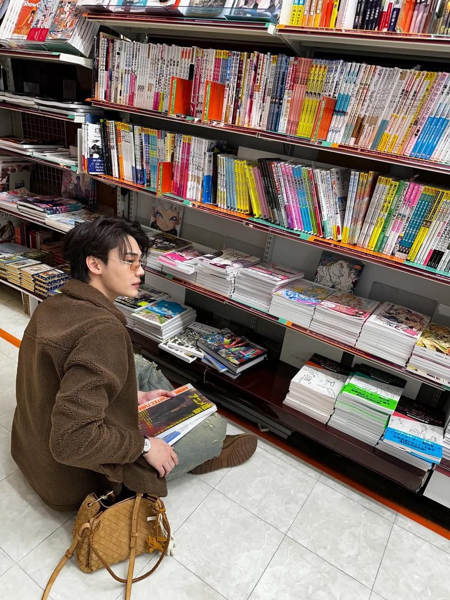 watearsp's tweet photo. โคตรมัลติไซเบอร์ น้องธีบอกชีไม่มีความคิดอะไรลึกซึ้งหรอกนะ ดิวแค่ใส่เสื้อสีน้ำตาลแล้วเหมาะเพราะว่าหล่อดี กุเดรส 555555555555555 ไอดอล หนูเห็นด้วยค่ะ 🤧💘 https://t.co/bgiOQcirVf