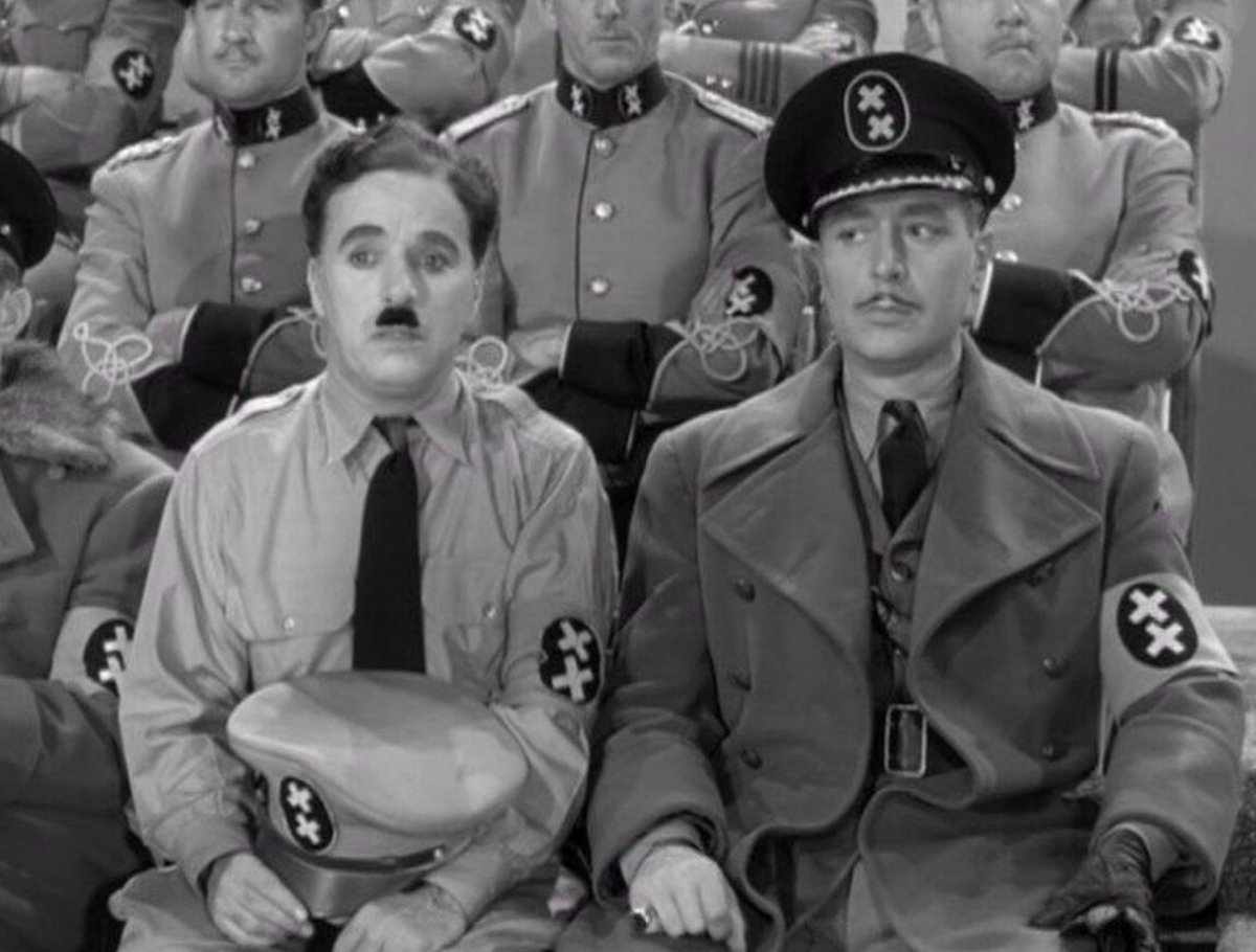 ECpCOMR2gvRa0rb's tweet photo. #死ぬまでにもう一度観たい映画100本
No.50
#独裁者
1940年米映画
とは言っても、チャップリンは次作後アメリカを追放されています
危険を冒し民主主義と自由、愛と平和を謳ったにも関わらずです

笑って観てるうちヒトラーとムッソリーニをこれでもかと笑いのネタにするヤバい後半は鳥肌さえ立ちます https://t.co/QXLsWeesAF