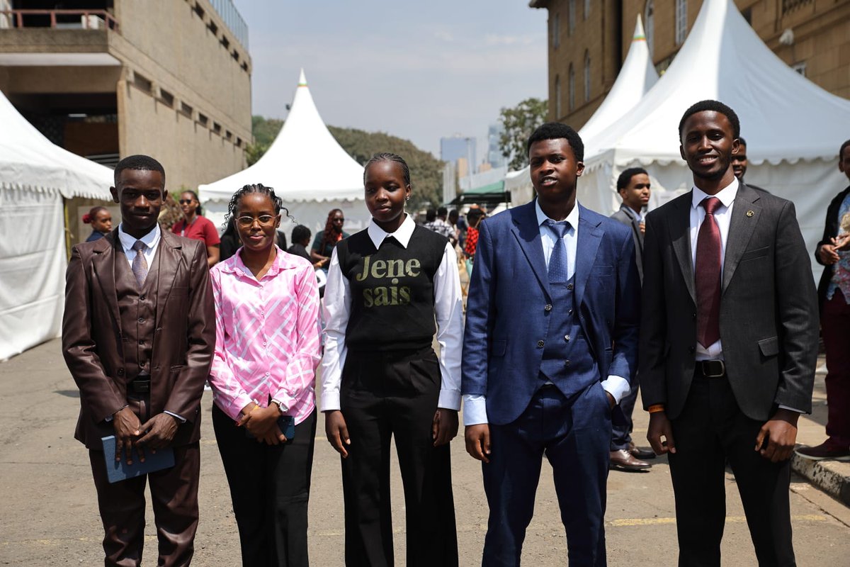 ZetechUni's tweet photo. Becoming Wakili starts with seeing the profession from beyond the classroom. 

At The Law Career Fair – #BecomingWakili, Kenya Edition held at TheSupreme Court of Kenya, @ZetechLawSchool  students engaged with some of the country's respected legal minds, including former Chief Justice Willy Mutunga, gaining perspectives on legal practice, leadership, integrity, resilience and service.

The conversations encouraged them  to embrace lifelong learning, recognise their unique strengths, and approach the profession with purpose while remaining active contributors to society.
These are the conversations that broaden horizons, challenge assumptions and give aspiring lawyers a clearer view of the profession they are preparing to enter.

Our September intake is ongoing. Take the next step towards your legal career and apply for the Bachelor of Laws Programme: https://t.co/iHpniPC7hC

Photos credit: The Law Down Africa