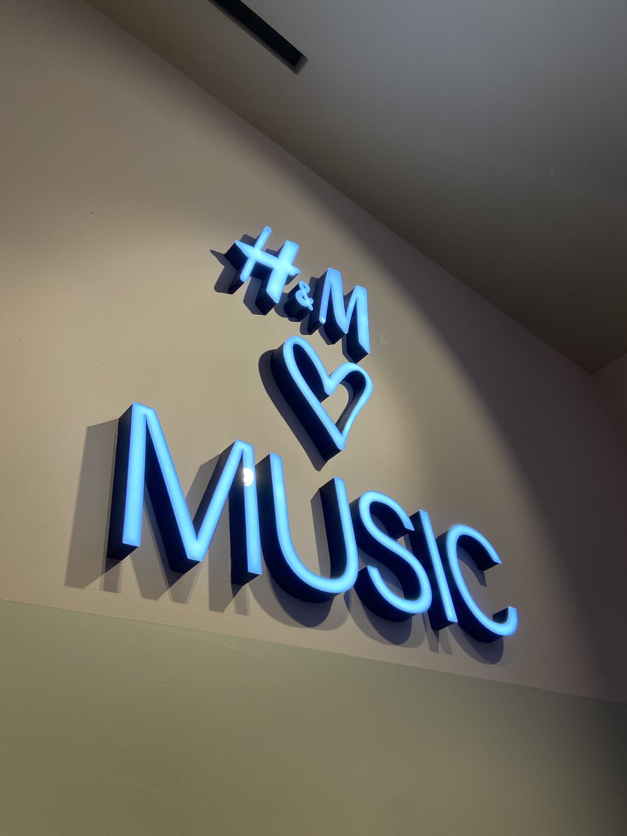 lostinourkissed's tweet photo. เกะฟรี ป้าฟริน >////< 💟

#HMmusicstudio
#HMkaraokeroom
#HMcentralworld https://t.co/r3RvF971M5