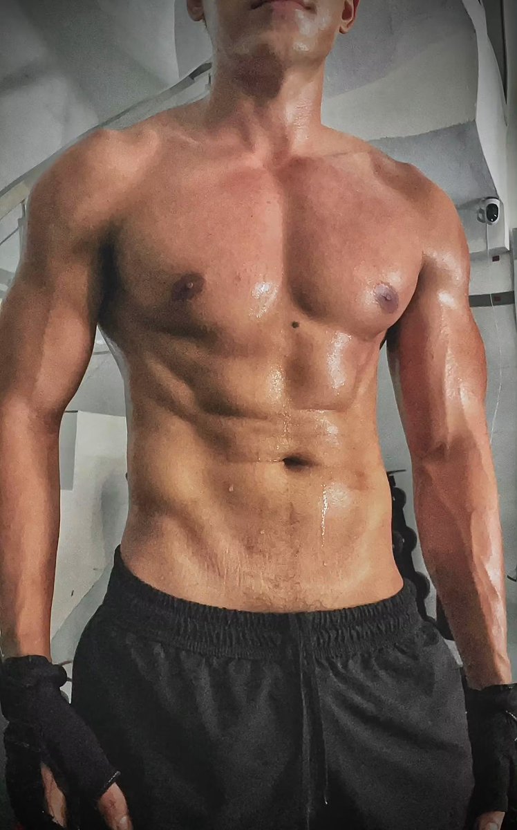 ADNhuongngoai's tweet photo. Trời ơi đây có phải là cái  lồn của a PT gym dâm đãng Gobi Hoàng Nhân không ?  . trơn tru láng mịn và không lông Top nhét cặc vào khỏi vướng víu 😂. 10 điểm nhé . https://t.co/WNuEfqJUxe