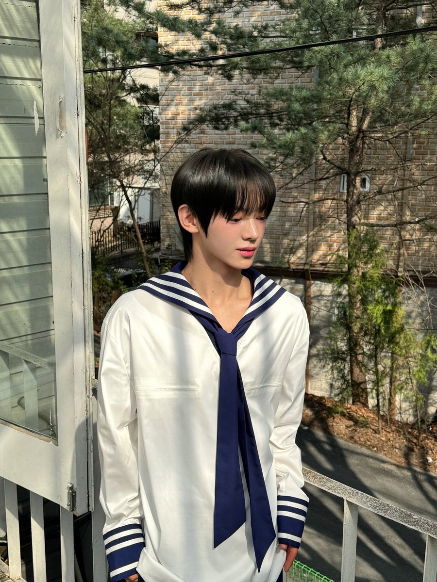 emoji292175's tweet photo. 2년 전의 한진 https://t.co/P4O5jvLmGF