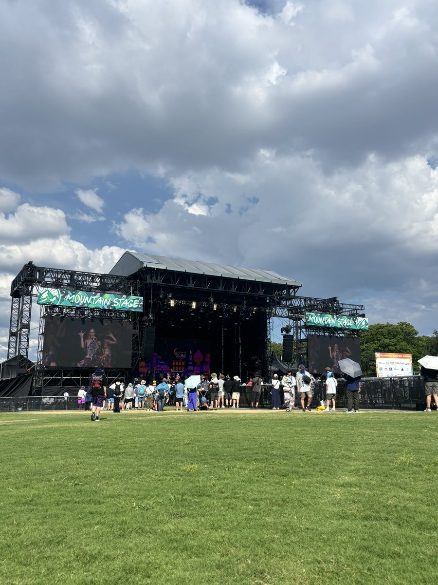 AYiung97786's tweet photo. Okay na yang maliit ang stage, ang importanti hindi nilangaw ang SB19. Puro kasi kayo compare hanggang sa lolla crowd nila eh hindi naman kayang gayahin

SB19 SUMMERSONIC OSAKA
@SB19Official #SB19 
#SB19日本ログ2026 https://t.co/fcuSb9Jamn