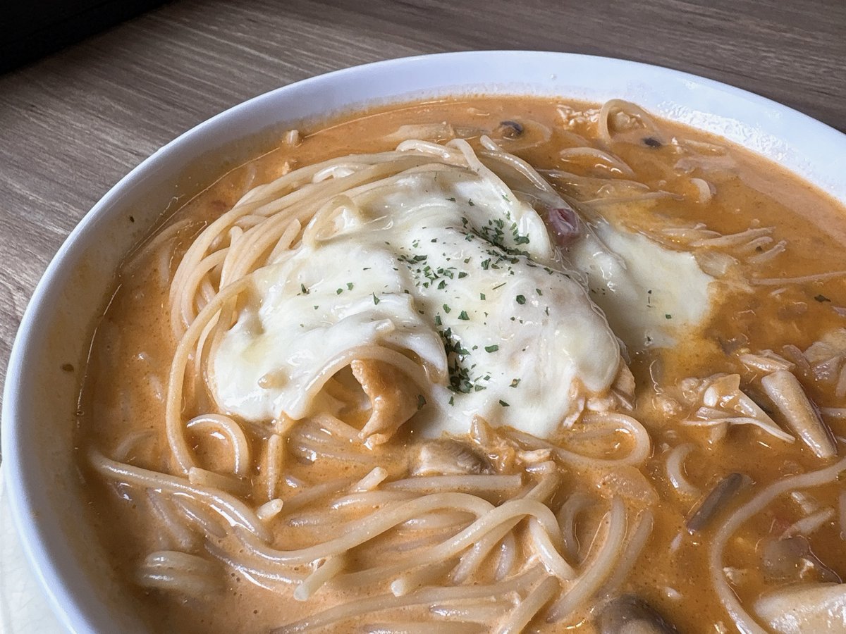 mayuchix's tweet photo. スープパスタ専門店 コジロー1号店@佐久市

夏限定・とうもろこし貝柱アスパラの炙り味噌クリーム1280円。
最近のマイブームのコーン+バター+味噌を🍝で食べられて歓喜✨
安養寺味噌使用で美味UP😋

チキンと信州産5種きのこのトマトクリーム（中盛）+モッツァレラチーズ1450円。
モッツァレラ大きい！ https://t.co/z9ilhbbiw0