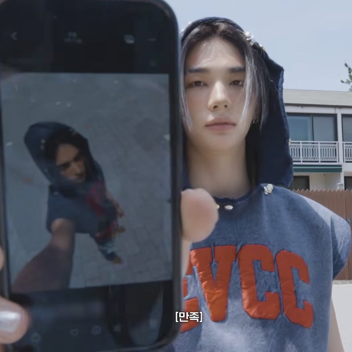 zuzuforhyune's tweet photo. hwang hyunjin upload it NOW https://t.co/wUgt0q1wIu