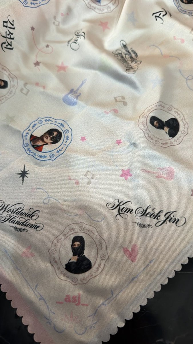zanit_s's tweet photo. 여러분~ 드디어 끝났어요! 우우우 너무 예뻐요 ~ ♡♡♡
I also made a scarf 60cm x 60cm and a shawl 110cm x 110cm. I'll be giving them away as freebies in LA. So excited!!!! ✨️✨️

#진 #JIN #BTSJIN https://t.co/eD1f1CWVxk