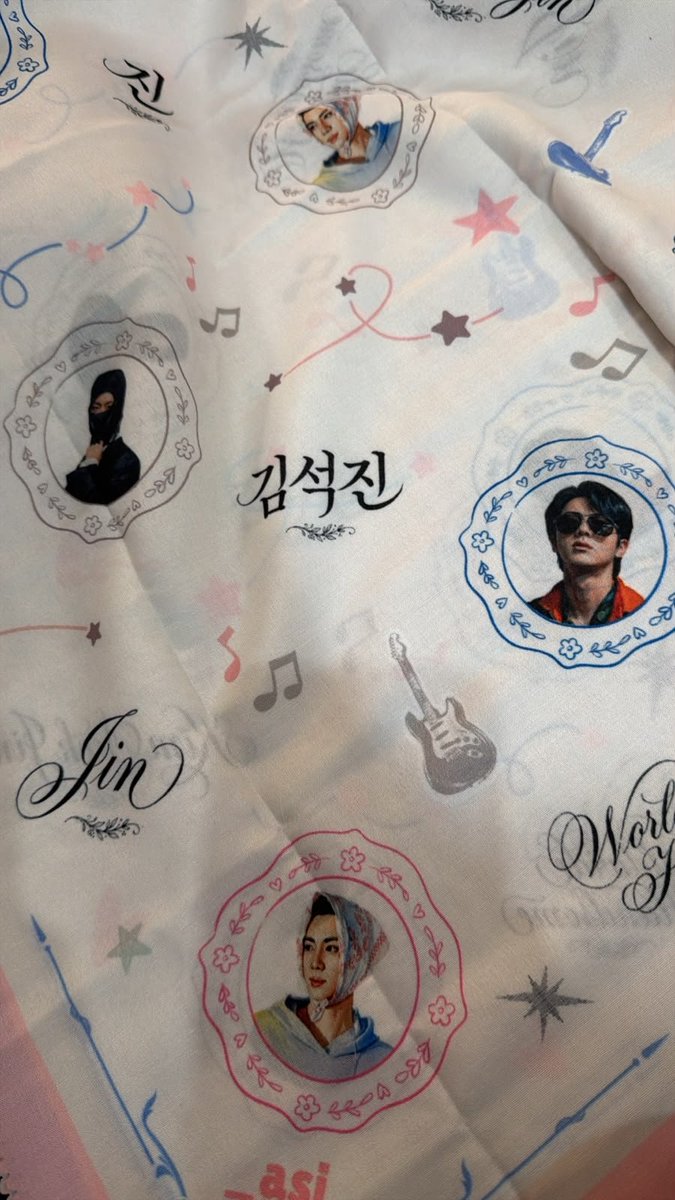 zanit_s's tweet photo. 여러분~ 드디어 끝났어요! 우우우 너무 예뻐요 ~ ♡♡♡
I also made a scarf 60cm x 60cm and a shawl 110cm x 110cm. I'll be giving them away as freebies in LA. So excited!!!! ✨️✨️

#진 #JIN #BTSJIN https://t.co/eD1f1CWVxk