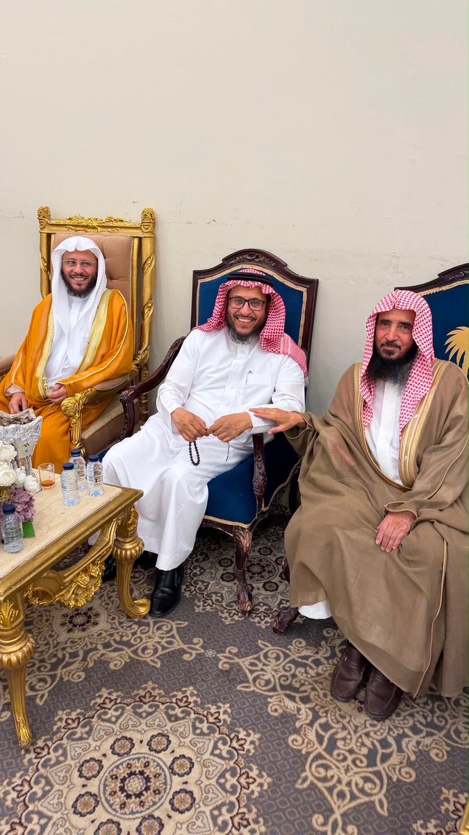 mm_10895's tweet photo. في ليلةًسعيدة  تم الاحتفال بزواج ابننا عماد بن الشيخ النشمي الرفدي رحمه الله،  وكانت ليلة طيبة حضرها الاقارب والجيران والمعارف وشرفنا الشيخ الدكتور عزيز بن فرحان العنزي وأخيه الدكتور جمعة وسعدنا بحضورهم ودعواتهم أسأل الله أن يجعله زواجاً مباركاً ويرزقهم الذرية الصالحة. https://t.co/Dc6FwUC5S8