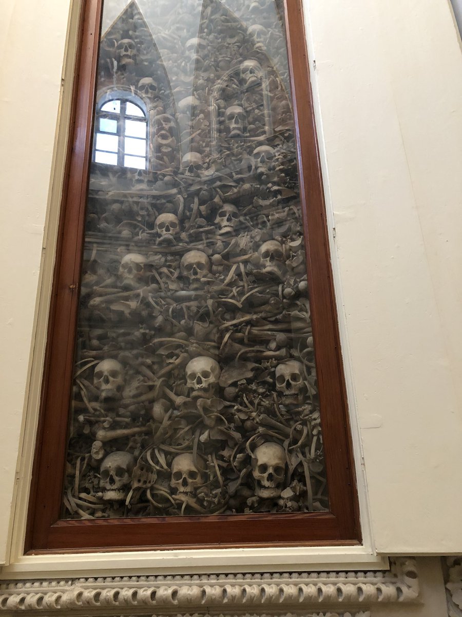 VinnieVegaPF's tweet photo. Il 14 agosto 1480, 813 abitanti di Otranto preferirono morire decapitati piuttosto che abiurare la loro fede cristiana. Gedik Ahmet Pascià ebbe le loro vite ma non le loro anime.
Oggi, i resti di quegli eroi sono custoditi nella Cattedrale di Otranto.
#MartiridiOtranto #14agosto https://t.co/b60kOhB0sh