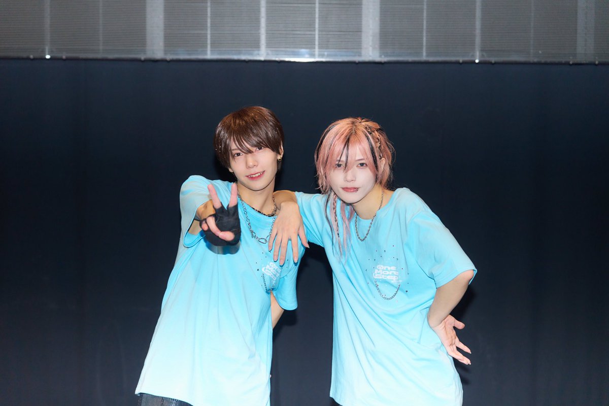 ayumu_sub_'s tweet photo. 2周年ワンマンいとうさんとのツーショ︎︎︎︎✌︎ https://t.co/UGwmktEpR2
