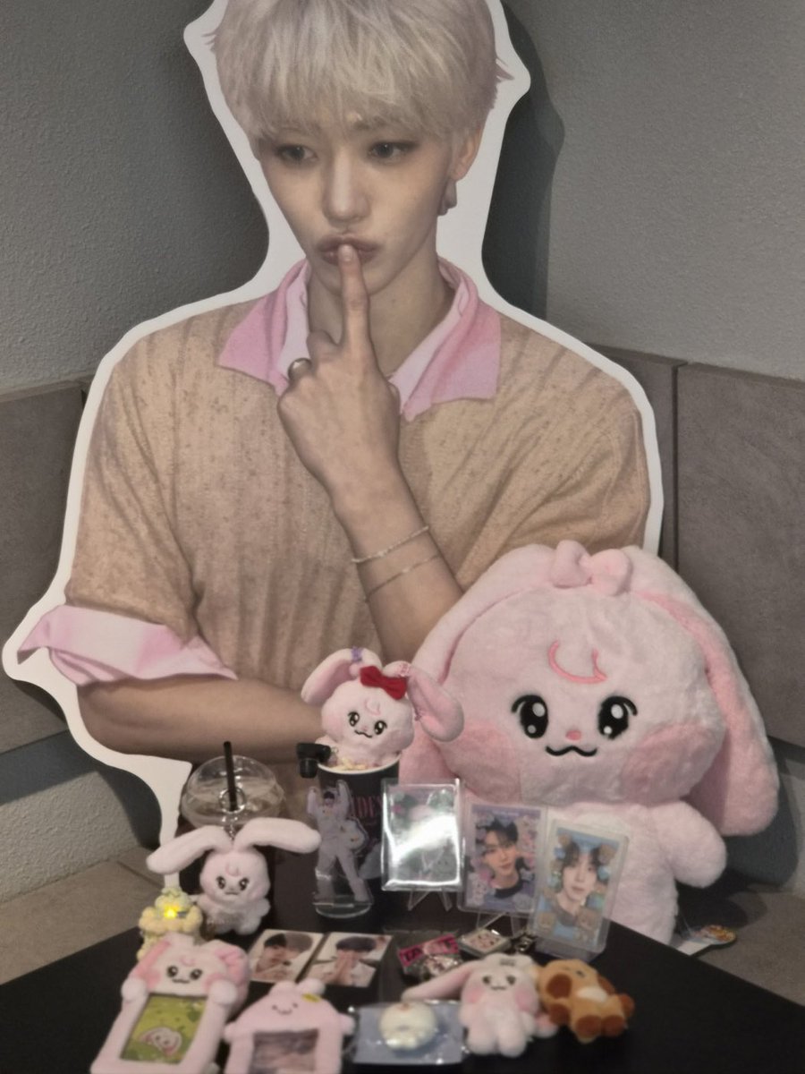 nananan081317's tweet photo. 📍하하하 성수
생카중에 진짜 아메리카노를 주는 카페는 이곳이 유일무이하지 않을까 싶다
일단 여기서 생카 열린다 하면 무조건 가는곳.. 평일이라 직장인들도 좀 있었음 공간 넓고 전시도 이쁘고 커피도 디저트도 훌륭👍🏻

#BOTHSIDES #Cameras_Catching_EveryAngle
#재민 #JAEMIN #NCTDREAM https://t.co/DyrbIpuSbh