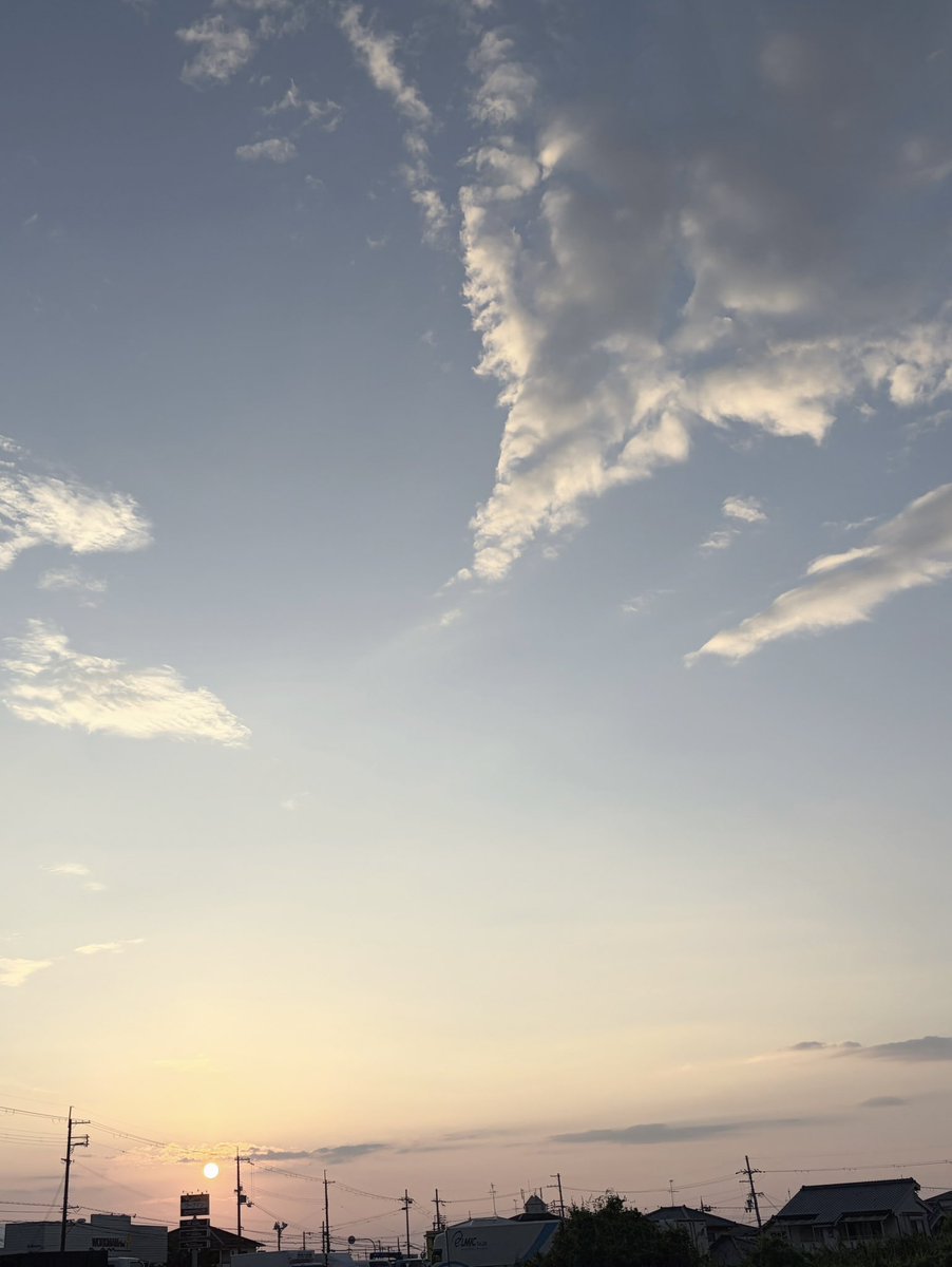 fuyu_rinrin7's tweet photo. 虹、夕日、空のグラデーション https://t.co/vfqQnnIqRw