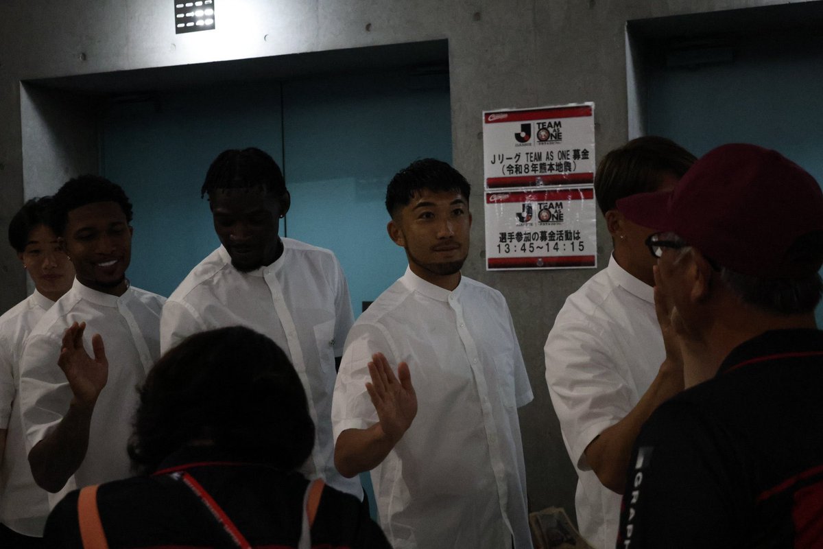 consaofficial's tweet photo. 令和8年熊本地震に伴い、選手による募金活動を実施しました🙏

8/3のトレーニング後、さらにレバンガ北海道さんにもご協力いただいた8/8の徳島戦では、サポーターの皆さまをはじめ、多くの方々にご協力いただきました🤝

皆さまからお寄せいただいた募金は、コンサドーレTOPチーム選手・スタッフからの募金と合わせ、全額を「Jリーグ TEAM AS ONE」支援金・義援金として寄付いたします。ご協力ありがとうございました😊

詳細はこちら▼
https://t.co/wWeIRGOXHZ