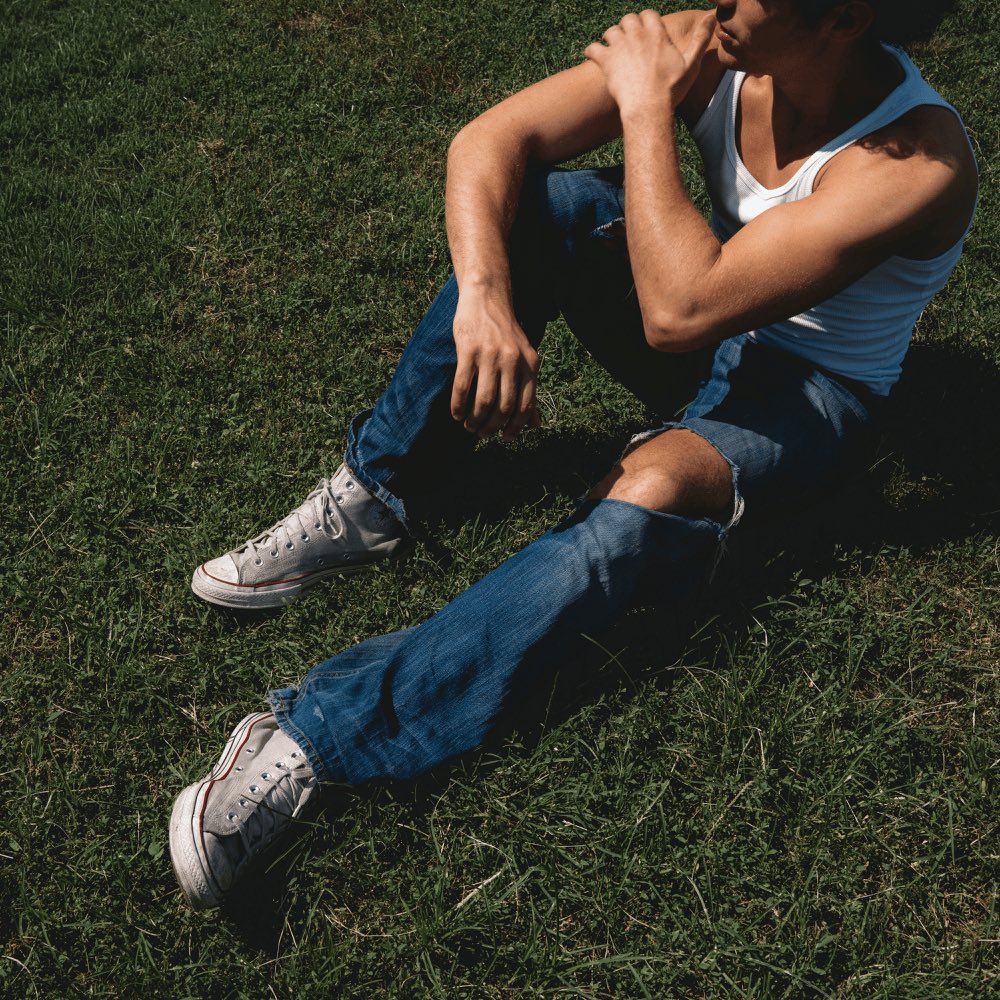 JoshuaBassettFR's tweet photo. Et voici mon ultime update, histoire de résumer l’année passée :)

#INFO: Après avoir sorti son livre « ROOKIE », Joshua a sorti une succession de singles, qui ont mené à son 2ème album studio « Easier », sorti aujourd’hui, 2 ans après son 1er opus, « The Golden Years ». https://t.co/6GNSZUtxjD