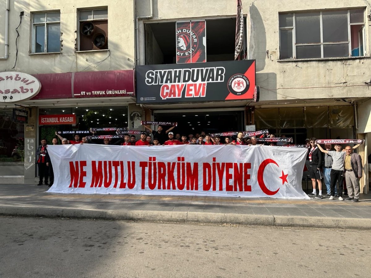 UltrasTurkish's tweet photo. Çorumspor taraftarı, Galatasaray deplasmanı için yola çıkıyor. https://t.co/GfNPsWtka1