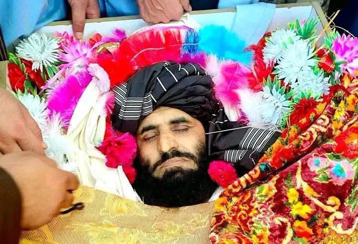 hafizzia321's tweet photo. اې د کاروان سالاره خدای تعالی دې درجات تر لوړو لوړ کړه!

🥀😢
#شهید_سعید 
#منصور_صاحب https://t.co/g0Y30XgOf0