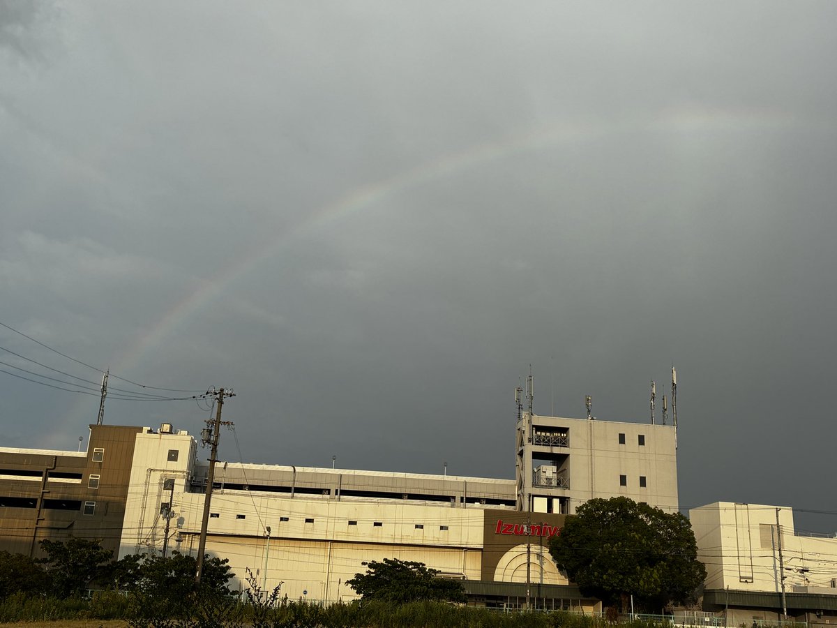 momo752maruko's tweet photo. 和歌浦のほうから、こっちに帰ってきたんら、🌈に遭遇。
東和歌山辺り、雨☂️ふったん？ https://t.co/kOEkc97wDc