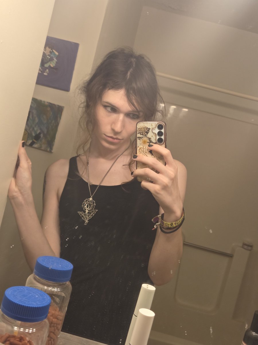 fard_drinker's tweet photo. idk how to get twitter back to being horny and political i need all my sexy yet informed trannies back https://t.co/d0eCjHb82I