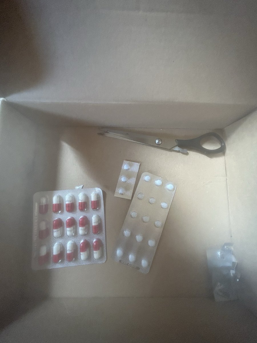 Dj2667645733630's tweet photo. Anyone else love gabs and xans?!? #xans #drugtwt #pregabalin #faded https://t.co/RhHveuEA73