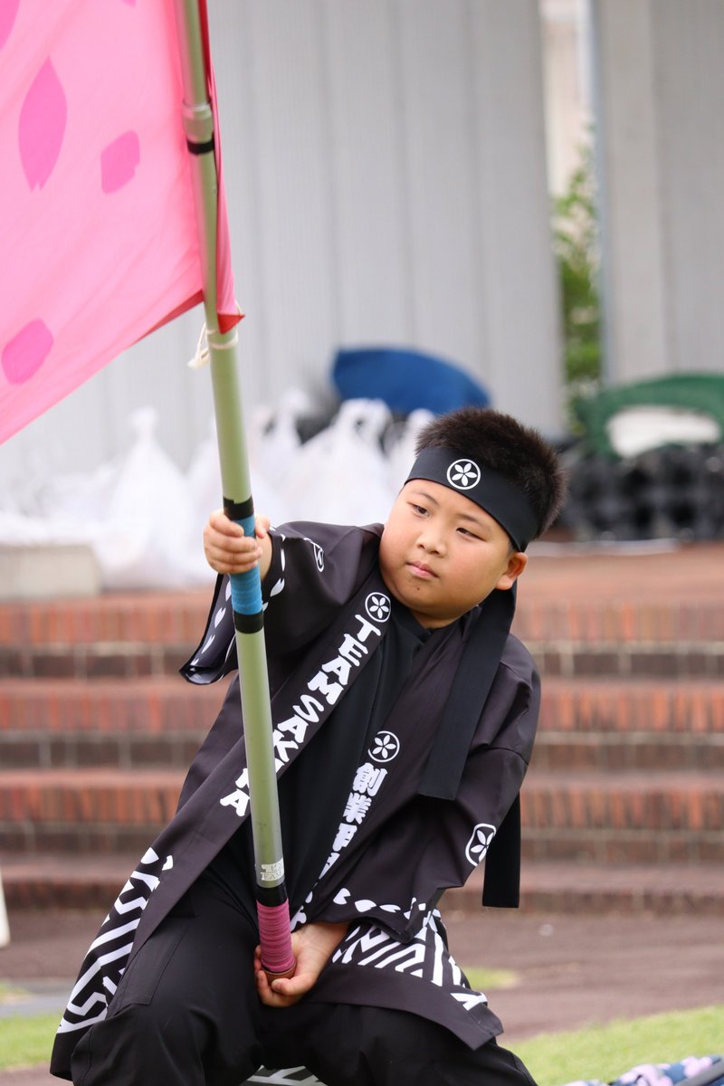 shashintsuri's tweet photo. 2026・08・11　岩手県
雫石よさこい。
　「5」
旗の共演。 https://t.co/NXCNox40JD