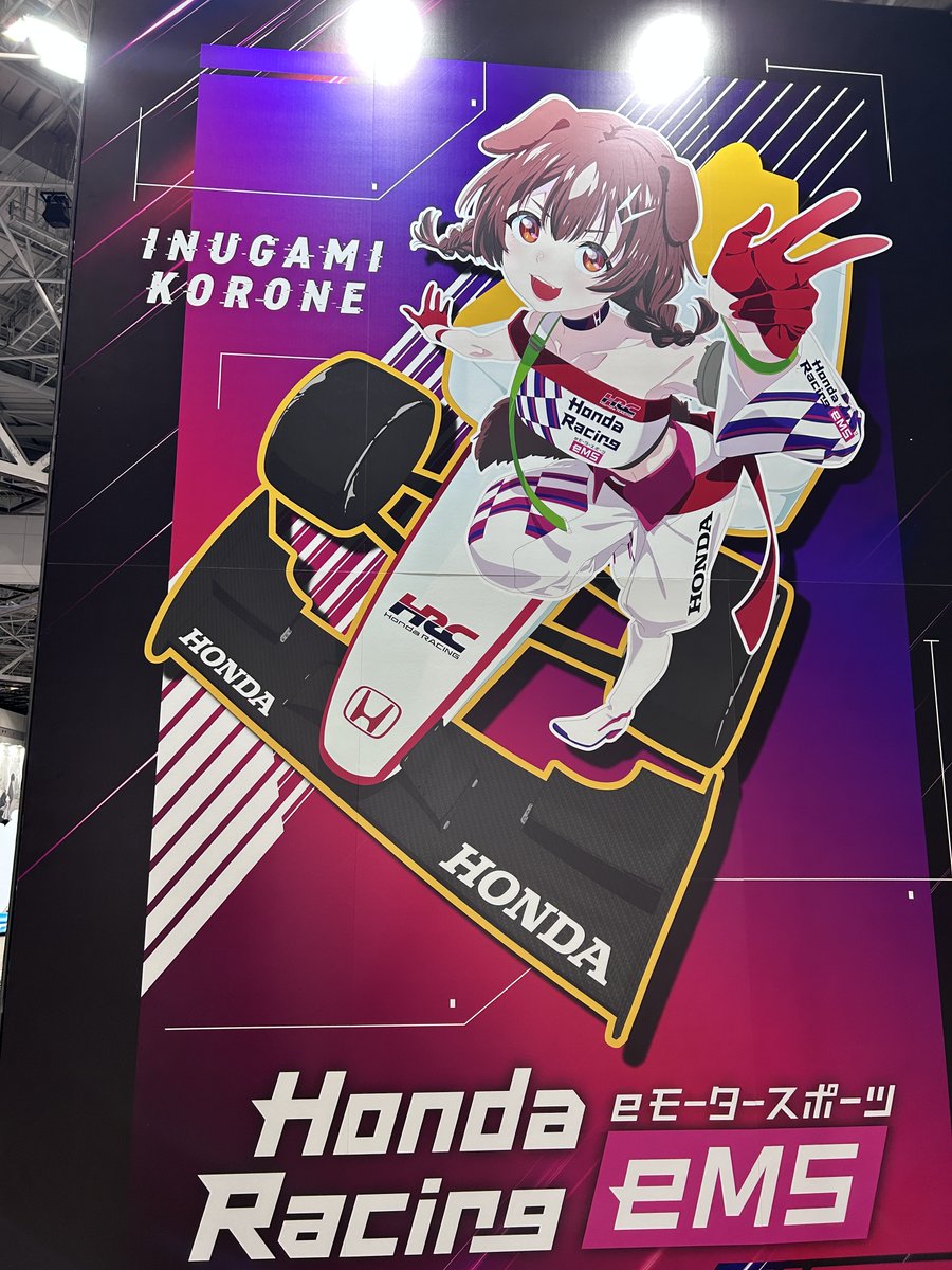 HondaRacing_eMS's tweet photo. 「コミックマーケット108」
Honda Racingブース 設営完了🙌

「SIM-01」の展示＆体験コーナーや
オリジナルグッズ物販コーナー、
そしてトークショーも開催予定‼️

レースの情熱を、コミケで体感しましょう🔥

📍東京ビッグサイト 南 3・4ホール No.2231
📆8/15(土)～8/16(日)
🕰️10:30～17:00　※最終日は16:00まで

#C108 #HRC #Honda #HondaRacing #河森正治 #情熱駆動 #PassionDriven #HondaRacingeMS