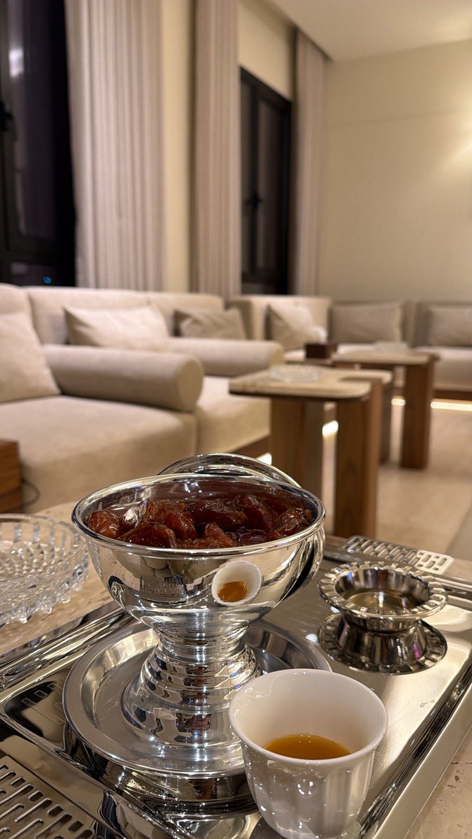 f_7z9's tweet photo. ما عاد خلّيت للأشواق صوبك مرور
ما تدري إن الحبايب يخلقون أبرياء؟

عاملتني باصتناع الكبرياء والغرور
وأنا لسان الغرور ، وسيّد الكبرياء

- علي الدعية https://t.co/iuyWaKHn8l