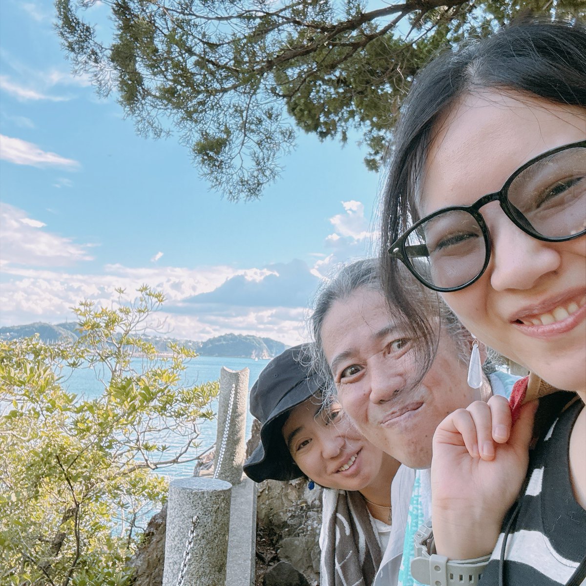 sakaikyou0806's tweet photo. お墓参りとロースカの後は汗をかきかき、森戸神社へ⛩️
喉を使う職業の人が健康祈願をする「おせき稲荷社」にもお参り。
oasisで園子ちゃんバンドがリハしてるのをこっそり見てから帰路へ。
今日は暑かったから夕飯はトマトの冷製パスタにする🍝
その後は明日のライブの練習を
こってりとやるのだ〜！ https://t.co/91xVyo1SBt