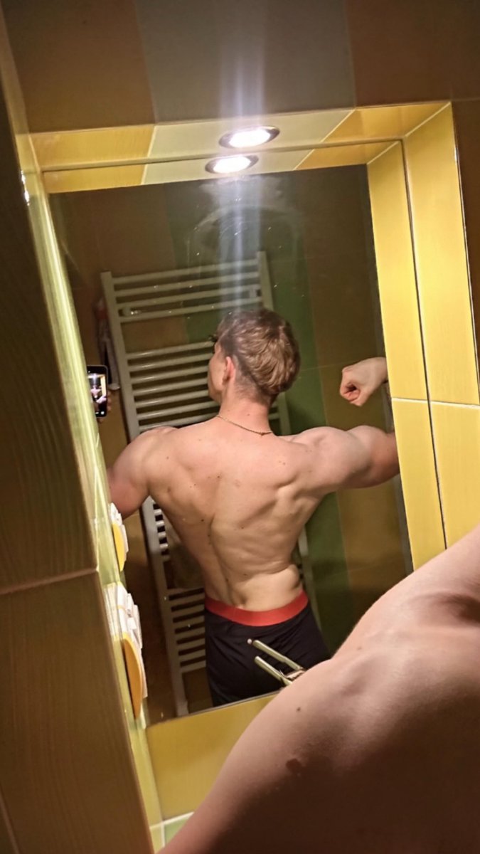twotwofifi's tweet photo. Spocona i pachnąca po dzisiejszym treningu
#używanabielizna #gymfetish #polishgay #spocony #afterworkout https://t.co/fPYCrA7NVO