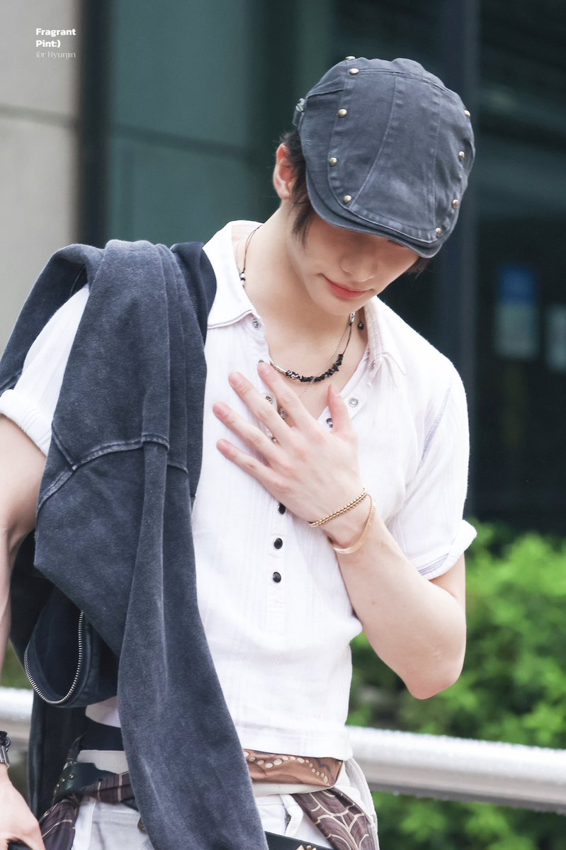 Fragrant_Pint's tweet photo. 260814 1위 축하해~
#현진 #Hyunjin #黃鉉辰 #스트레이키즈 #StrayKids https://t.co/Rne3KjSEpL