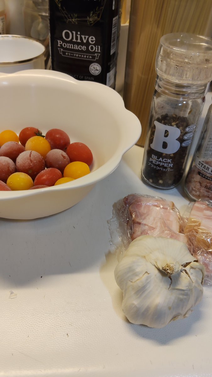kenchan_ASB's tweet photo. トマぺぺ♪仕事先で頂いた家庭菜園トマトと久しぶりにフレッシュガーリックを使って作りました(*^^*)
トマぺぺ好物なんですよね( * ॑꒳ ॑*)  #おじさん  #手作り  #夕飯  #トマぺぺ  #ペペロンチーノ  #パスタ https://t.co/OuyOMdKNdg