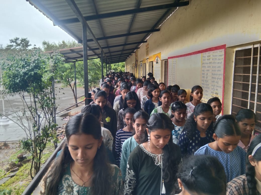 FobKolhapur's tweet photo. हर घर तिरंगा विभाजन विभीषिका और स्वतंत्रता दिवस के उपलक्ष्य में श्री गुरुदेव विद्यानिकेतन में आयोजित SOP मे विभाजन के शहीदोंकों श्रद्धांजली में सहभागी छात्र-छात्राए
@cbcmhgoa
#VandeMataram150 #HarGharTiranga #HGT2026 https://t.co/YjDO0vO2a5