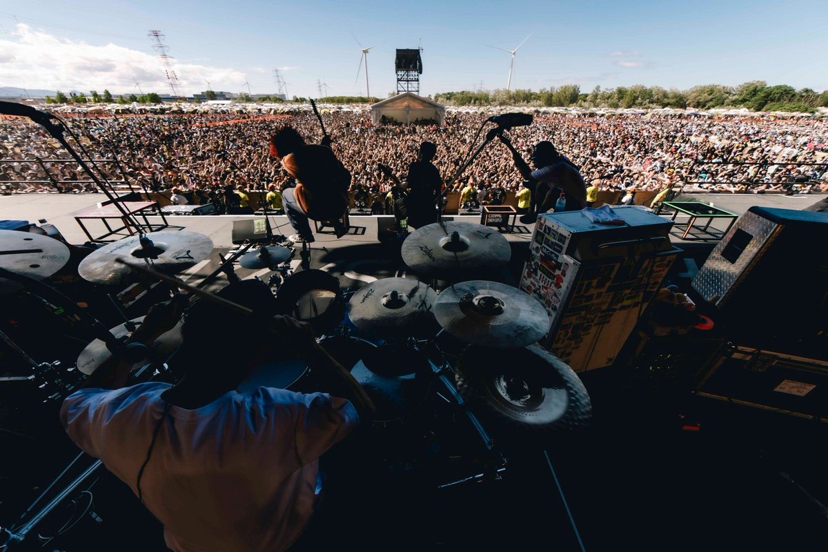 kouhei04ls's tweet photo. 石狩湾新港樽川ふ頭横野外特設ステージ
『RISING SUN ROCK FESTIVAL 2026 in EZO』

ライジングありがとうございました！
何でミスったかわからんミスしたのほんとに勘弁🤔
俺の知らない新曲が俺から始まった🤔

#夢であれ
#ワンマンドッキリ
#反省 https://t.co/9omypEJzYH