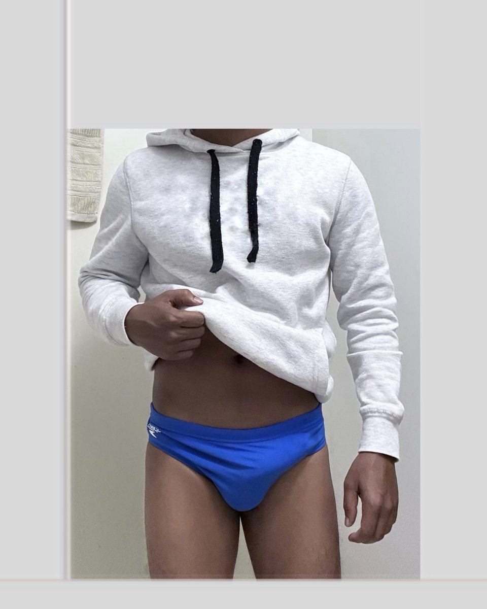 DesiPenis's tweet photo. #desiboy #hot #Sexy #horny #nude #naked #desioz #sweatpants #dickprints #bulge #speedo #desicock #desidick #cutcock #cutdick #Speedo #browncock #desiguy😈 https://t.co/JqMmlskAA6