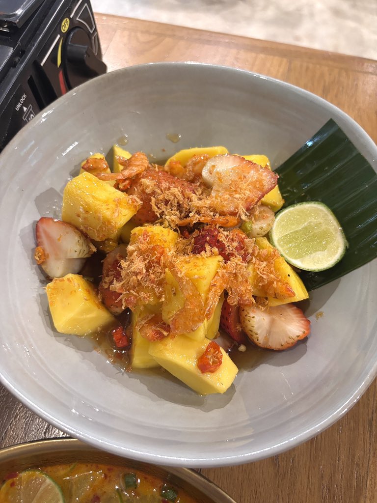 viewwrs's tweet photo. ร้านกำลังแมสละ ดีจายยยย! มีขายที่ไลน์แมนด้วยนะ ส่งจากอุทยาน 100ปี จุฬา จัดเป็นเซทหลายแบบเลย ลดด้วย อร่อยมากค่าาา🫶🏻
สั่ง >> https://t.co/8zG8Dy4Bxu https://t.co/wiwlWNqPNr