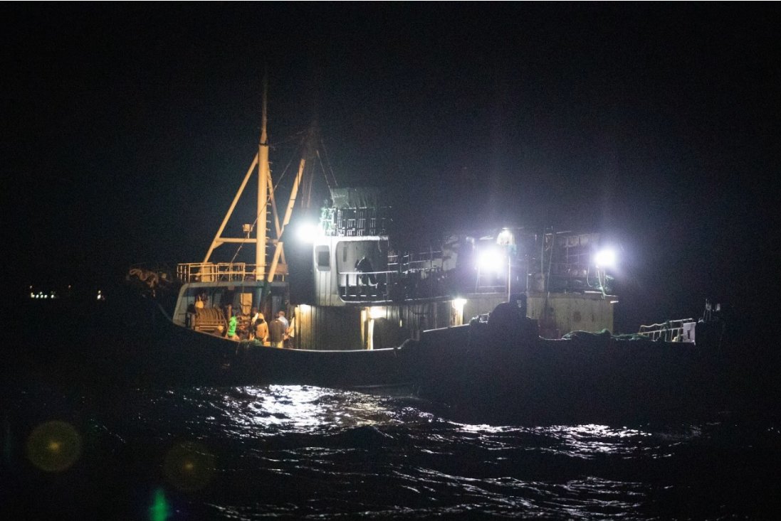 NguyenThih36's tweet photo. China’s "Dark Fleet" is pillaging the Indo-Pacific.

Beijing is weaponizing its massive distant-water fleet to engage in illegal, unreported &amp; unregulated fishing, decimating coral reefs &amp; stripping sovereign EEZs bare.

It’s not fishing; it’s ecocide. This can't go unchecked! https://t.co/FmlcCQO3Xj