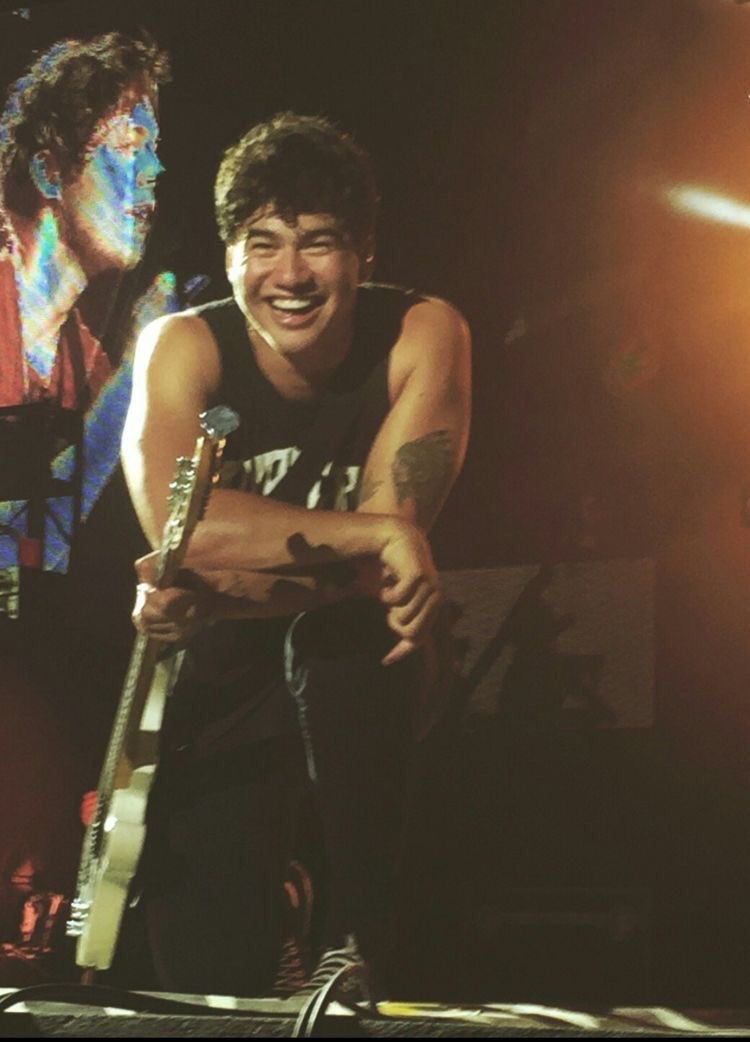 lollapawinnah's tweet photo. the way his eyes crinkle when he smiles 🥹 https://t.co/1Vy3p0IfSg