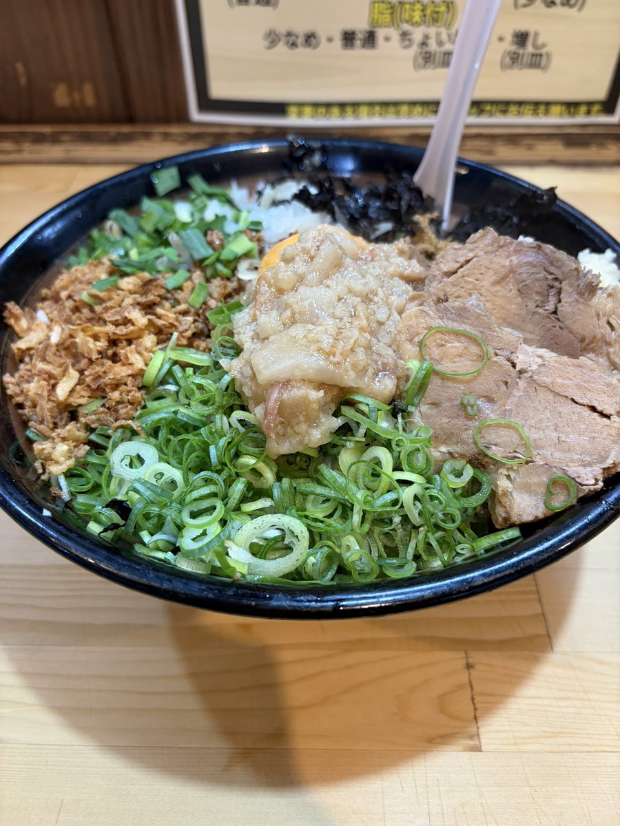 2_uqb's tweet photo. ラーメン山　限定台湾まぜそば豚1枚追加

神オブ神✨ https://t.co/lC3FLQwnHS