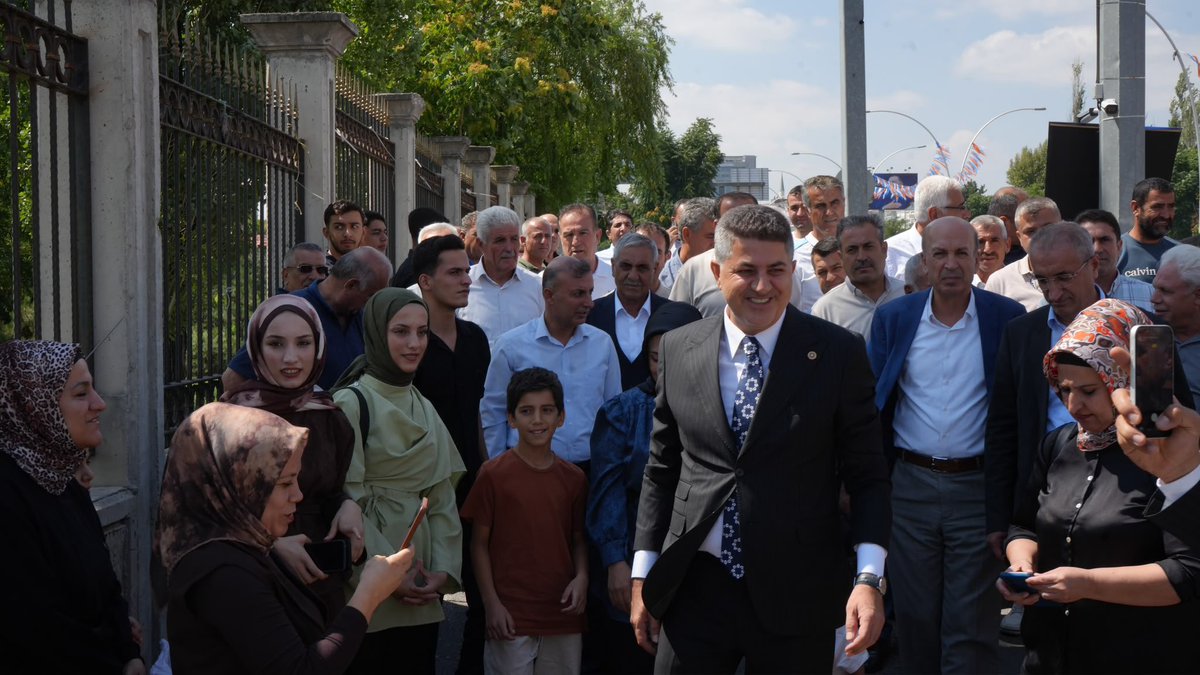 dr_ishaksan's tweet photo. AK Parti’mizin 25. kuruluş yıl dönümü dolayısıyla Ankara’daki kutlama programına katılmak üzere Adıyaman’dan yola çıkan kıymetli teşkilat mensuplarımızı Ankara’da karşıladık.

Kuruluşundan bugüne AK Parti’mizin her kademesinde büyük bir özveriyle görev yapan yol ve dava arkadaşlarımızla aynı heyecanı, aynı gururu paylaşmanın mutluluğunu yaşıyoruz.

Adıyaman’dan Ankara’ya uzanan bu güçlü birliktelik, teşkilatımızın inancının ve kardeşliğinin en güzel göstergesidir.

25 yıldır olduğu gibi bundan sonra da;
Milletimiz için, Adıyaman’ımız için, Türkiye’miz için hep birlikte çalışmaya devam edeceğiz.

🇹🇷 Nice yıllara AK Parti!
Nice yıllara Türkiye Yüzyılı!

@Akparti @RTErdogan @abuyukgumus @hakanaksu058 @acarfaruka @farukaytek