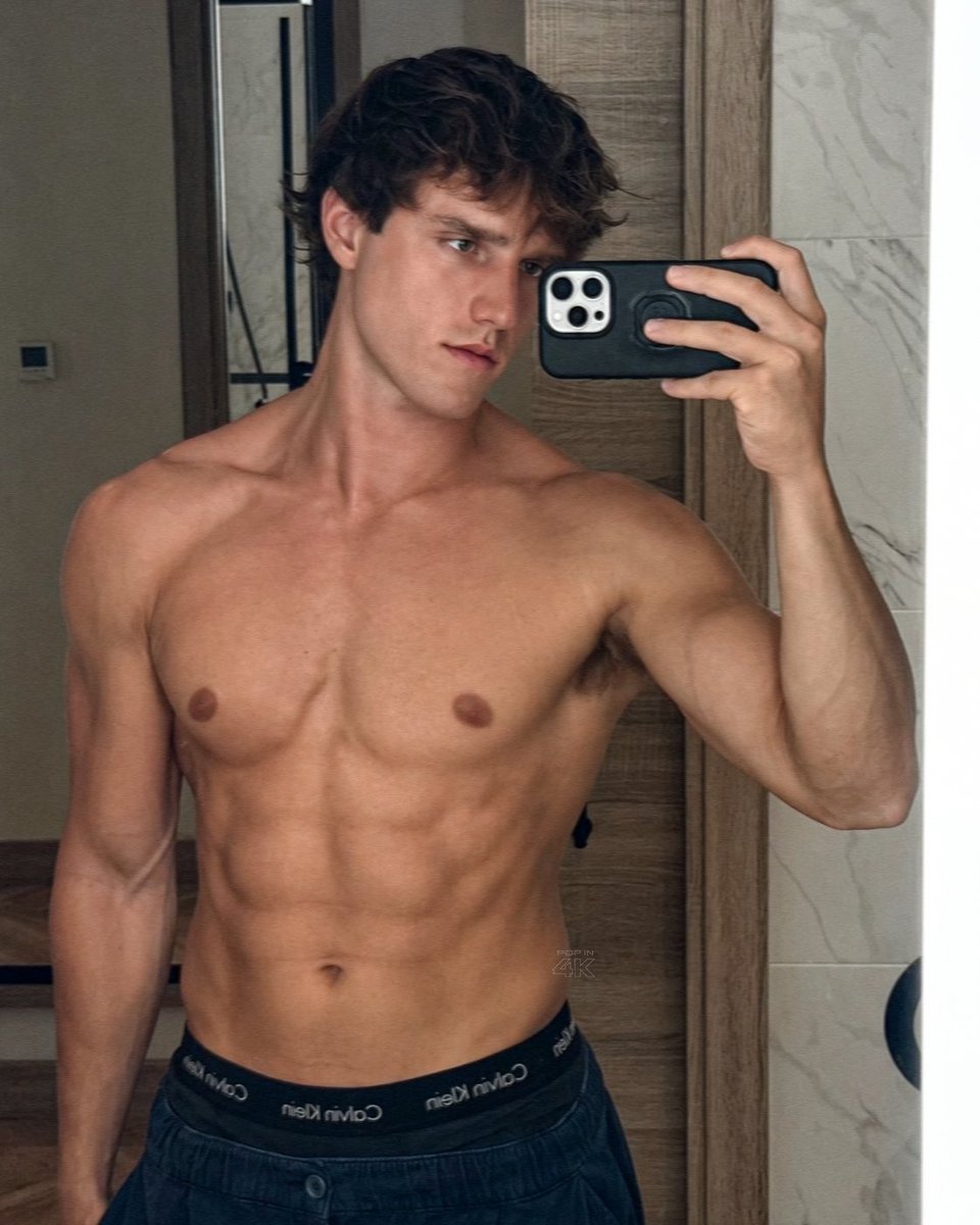 POPin4k's tweet photo. Nuno Gallego stuns in a new shirtless selfie... THIS MAN MY GODD https://t.co/91DU6q40jj