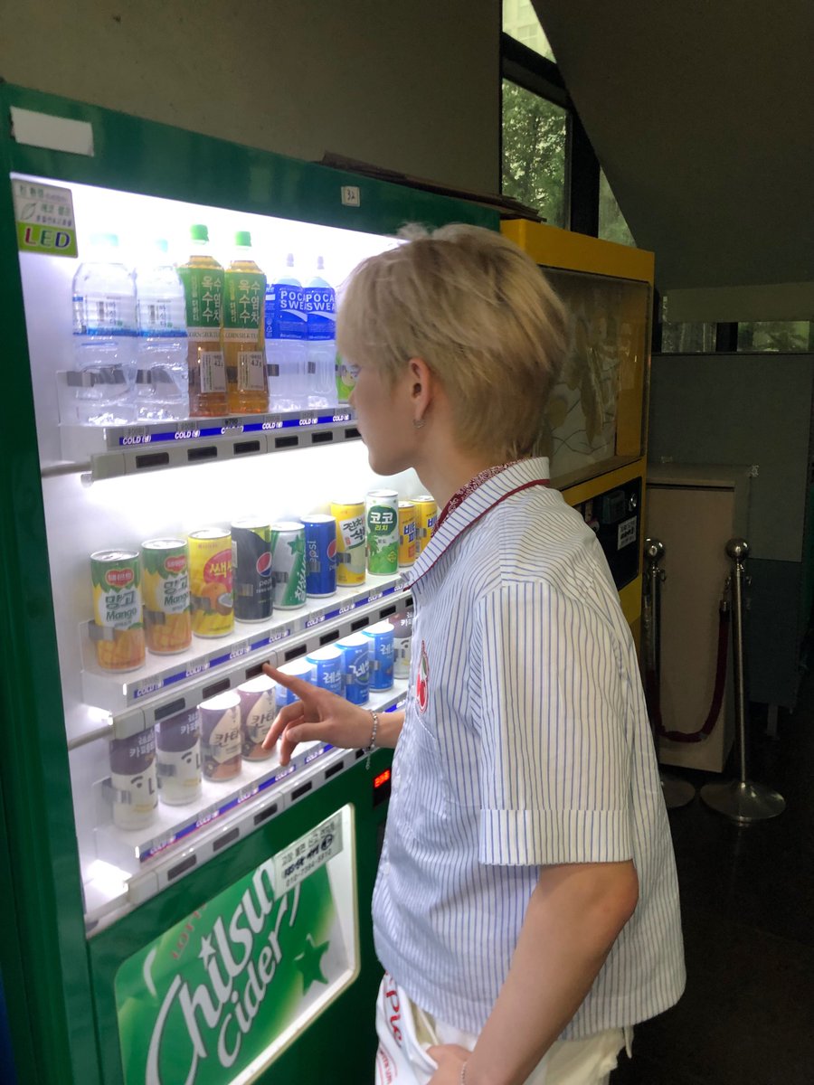 WHIB_ON's tweet photo. 제로 콜라….🍒🥧

#WHIB #휘브 #HASEUNG #하승 https://t.co/Pgk0I6QDCZ
