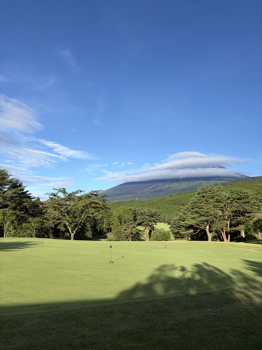 Daisuke100miles's tweet photo. 2日続けてGORA KADAN FUJI GOLFでラウンド。本朝この天気から2度の土砂降り。 https://t.co/XLcVAN3ybI