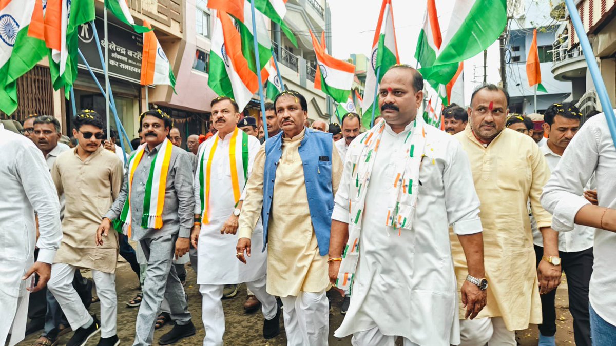 KumarKashisht20's tweet photo. देश के यशस्वी प्रधानमंत्री माननीय नरेंद्र जी मोदी के आव्हान पर विशाल तिरंगा यात्रा आज गाडरवारा विधानसभा में म.प्र. राज्य कैबिनेट मंत्री स्कूल शिक्षा एवं परिवहन विभाग माननीय राव उदय प्रताप सिंह जी की नेत्रत्व में सफलता पूर्वक संपन्न हुईं। 
🇮🇳🇮🇳जय हिन्द 🇮🇳 🇮🇳
@highlight https://t.co/HLLt5QrPRC