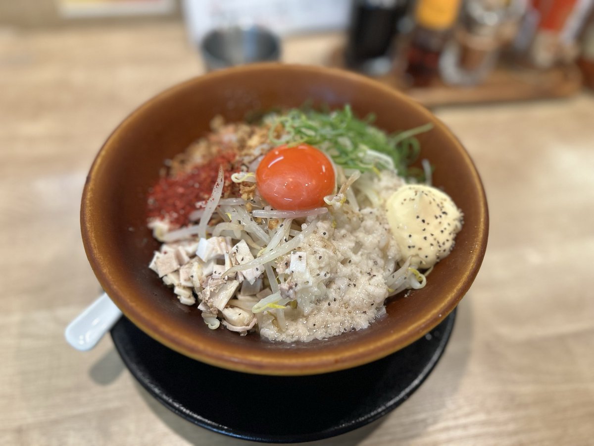 high9ball's tweet photo. 正龍軒の冷やしまぜそば。

思わず気合い入れて叫びたくなる店名です

↑そこか！？😆

#正龍軒 https://t.co/Z9UHn8NfyY