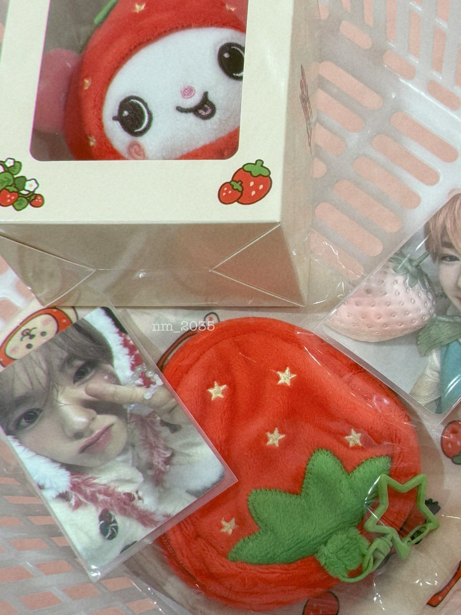 nm_2035's tweet photo. 妹とWishberry Bakery🍓
写真撮影だけのつもりで行ったけど
直接見たらかわいくて、気づいたらカゴの中へ……
本当にかわいい🥺 https://t.co/oc3vI5MlMe