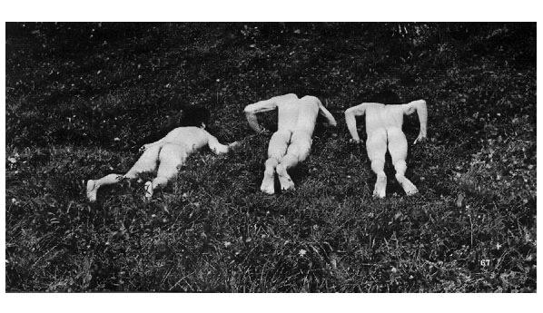 uraniainstitute's tweet photo. Moscow, 1976. The Gnezdo (“Nest”) art group stages "Fertilization of the Earth" as part of its satirical series "Helping the Soviet Government in the Battle for the Harvest". Gnezdo was part of Moscow’s unofficial Soviet art scene. https://t.co/sLtrO5xaht
