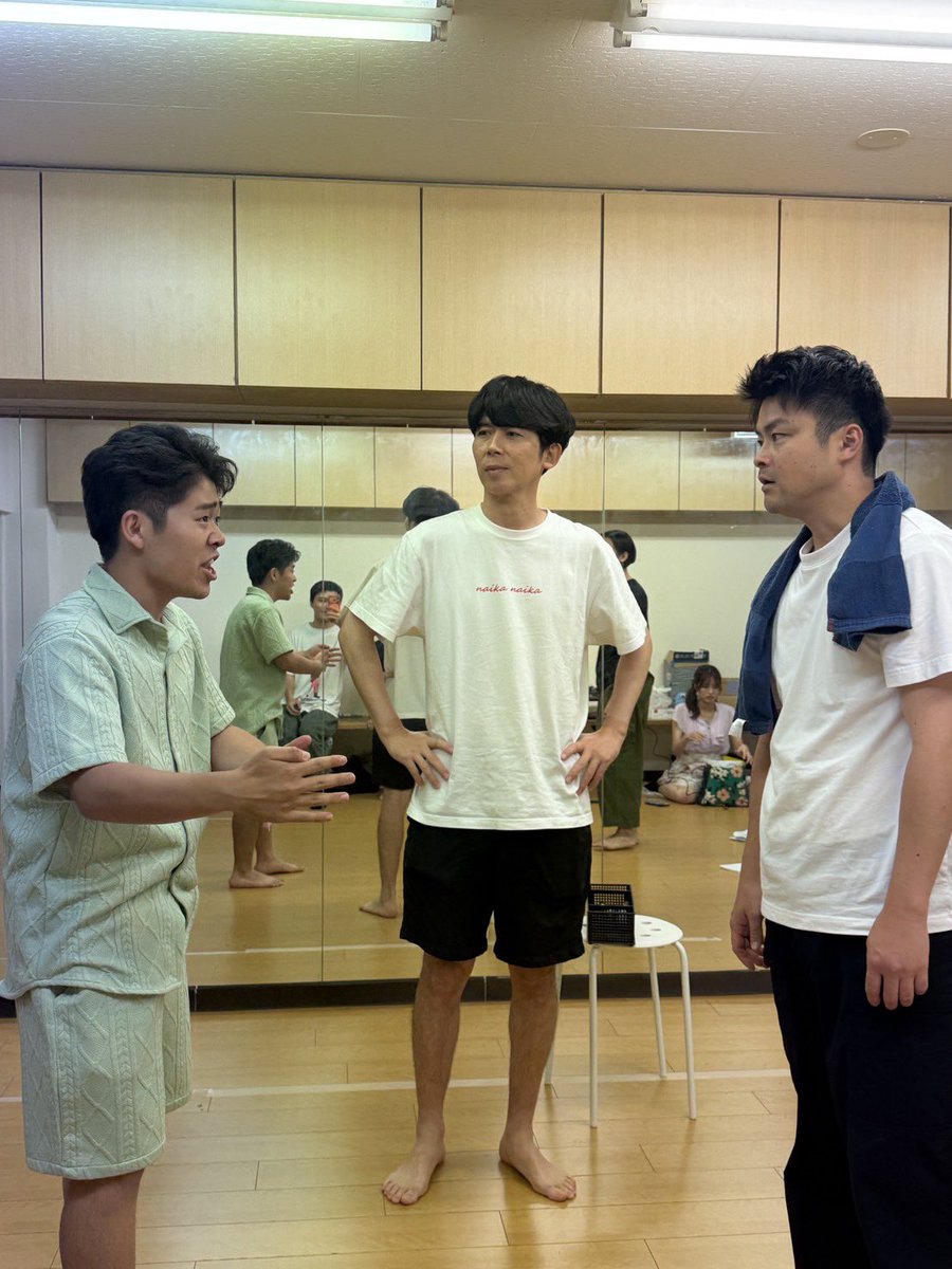 yanohirotaka's tweet photo. 島へおいでよのお稽古。
制作の斉藤さんからの圧が日に日に強くなってきてます。
夏の終わりに是非ポンプラザに。

8月
25日（火）19:00〜
26日（水）15:30〜、19:00〜
29日（土）15:00〜、19:00〜
30日（日）12:00〜

チケットはコチラから↓
https://t.co/0ohdC9UFXt https://t.co/WU2SGIcAUx