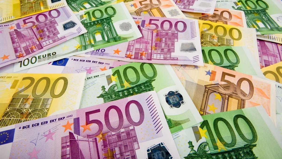 TheGoodRv's tweet photo. Tu bouffes du homard en tant que ministre ? tu es contraint de démissionner.
Tu piques du pognon public pendant près de 20 ans à hauteur de 1.4 millions € via @RATPgroup ? circuler il n'y a rien à voir.
@FdeRugy VS @BallyBagayoko
#LREM VS #LFI
#CentreDroite VS #extremeGauche https://t.co/QlXCFNx1cJ
